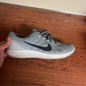 Nike Men's Gray Athletic Shoes